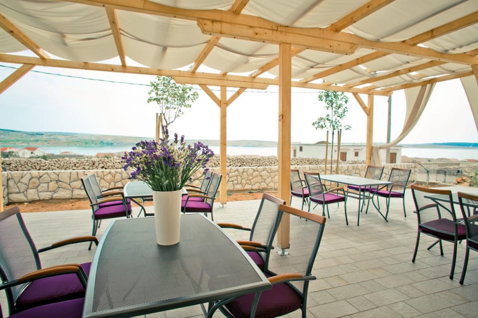 Bed & Breakfast Marta & Tona Hotel in Novalja