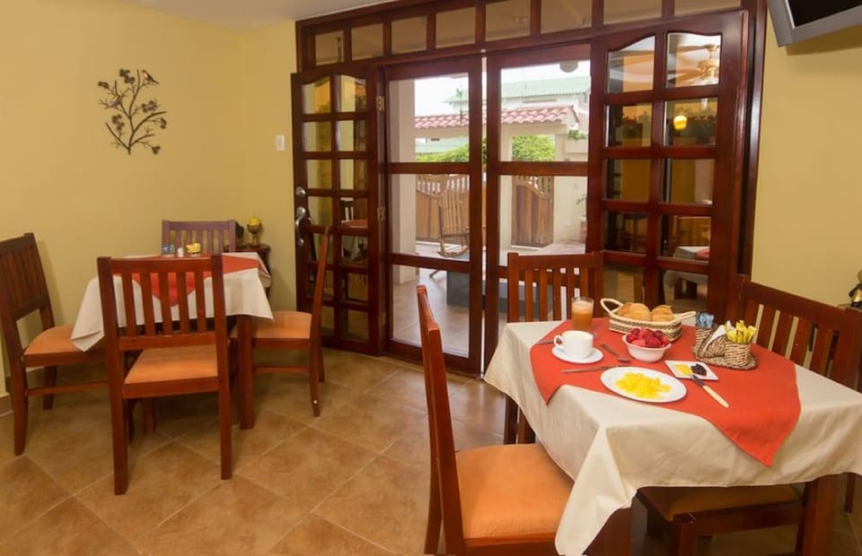 Puerta Sol Inn Hotel in Santa Elena Province