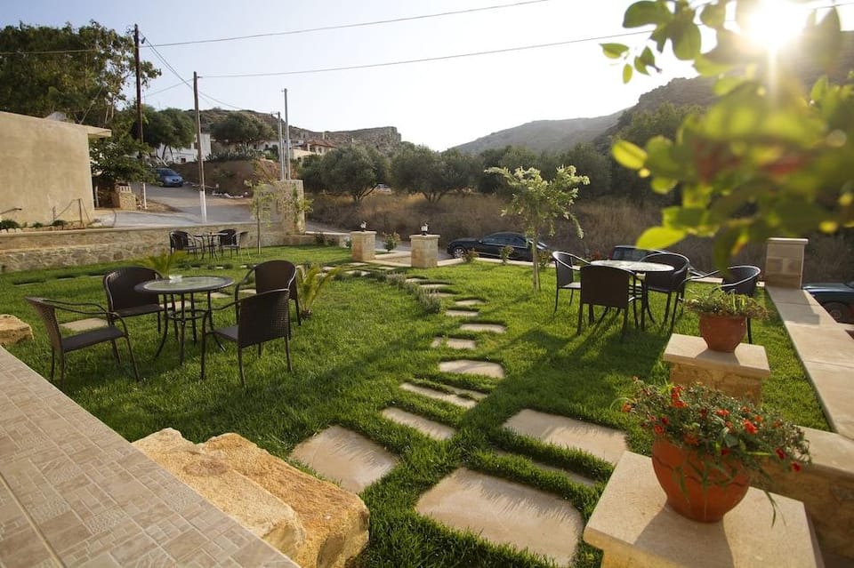 Agarathos Traditional Rooms Hotel in Crete
