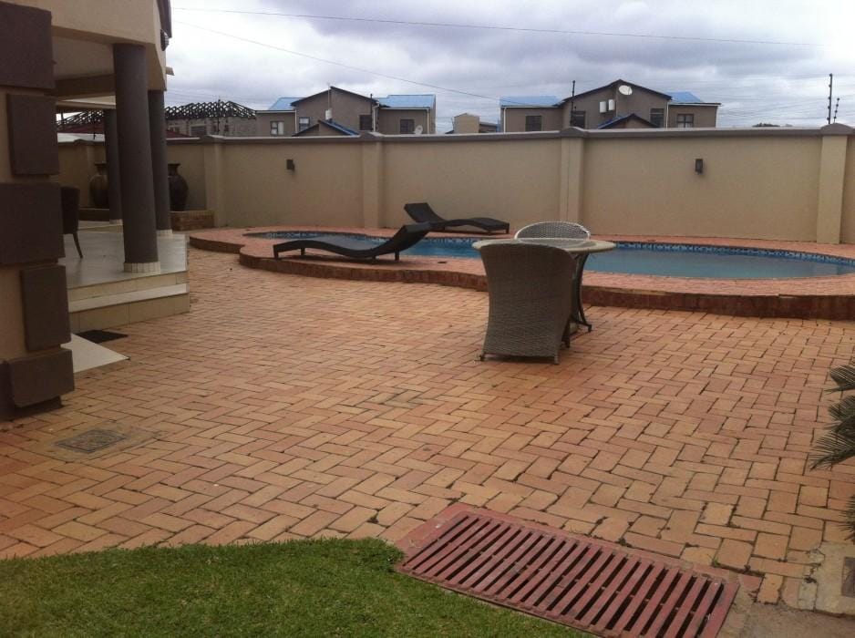 Four Pillars Lodge Hotel in Lusaka