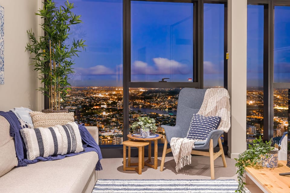 Hamptons Retreat on Level 77 Skytower Hotel in Kangaroo Point