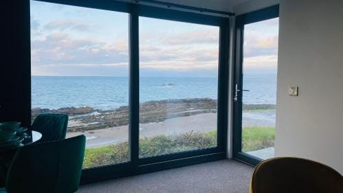 Luxury beach front rooms- PMA Lodge in Kirkcaldy