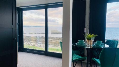 Luxury beach front rooms- PMA Lodge in Kirkcaldy