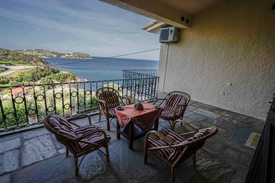 Sonia Rustic Mansion - 5bd 30 Sec Walk To Beach Lodge in Euboea