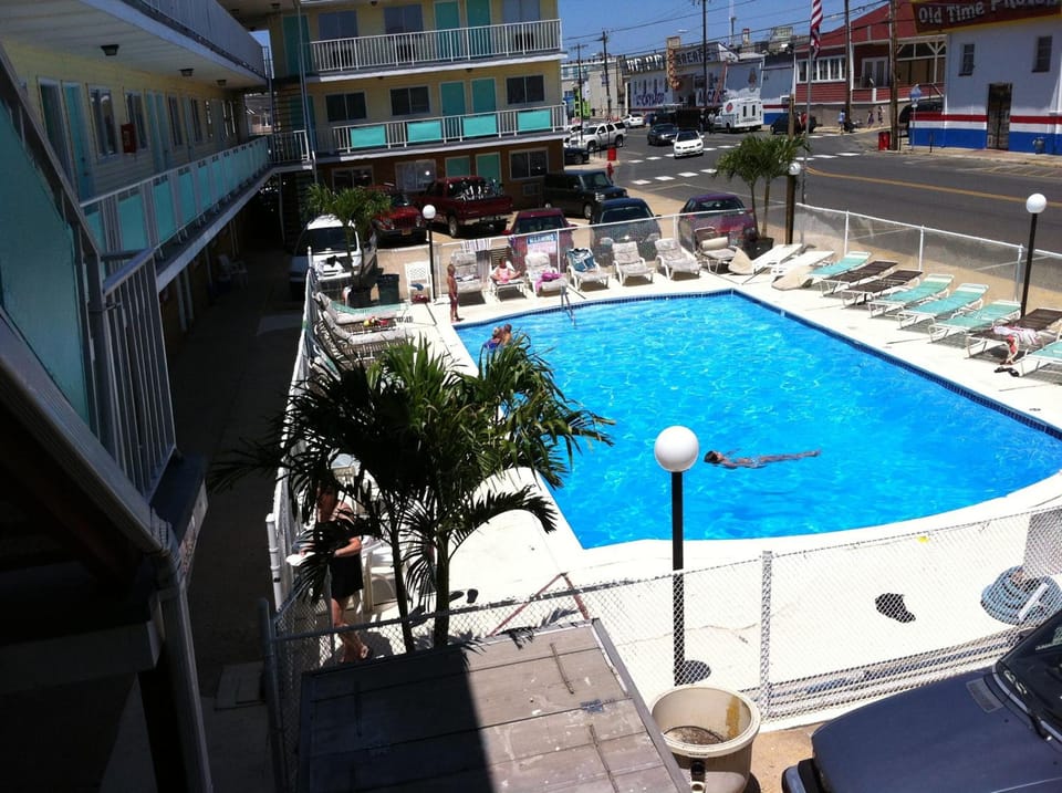 Swimming pool