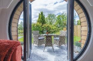 Woody's - 1 Bedroom Pod - Cold Inn Hotel in Wales