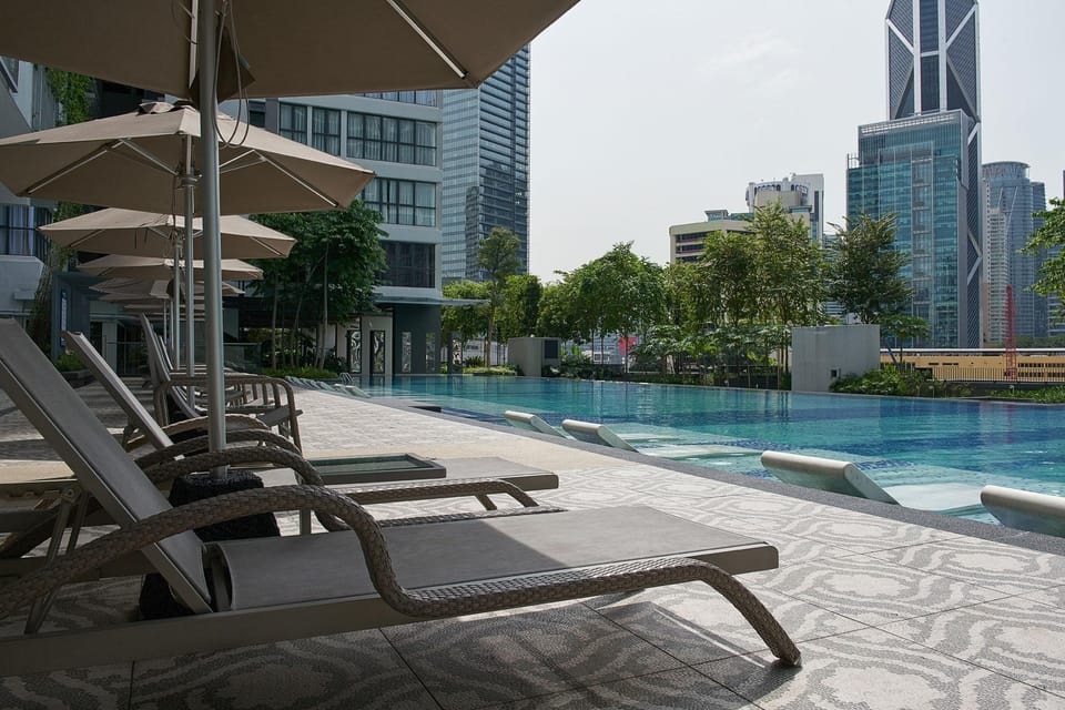 Swimming pool [outdoor]