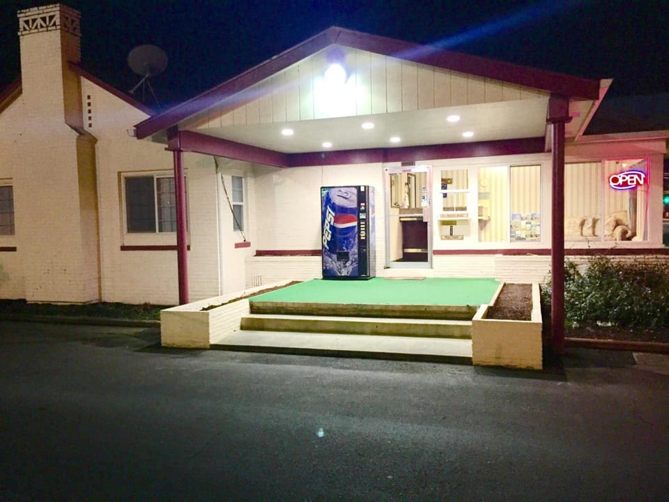 Travelers Inn Motel Motel in Salem