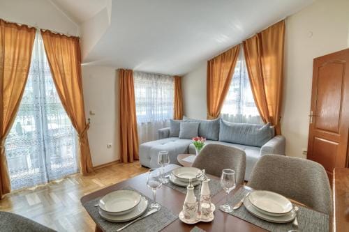 Apartments Elena Hotel in Budva
