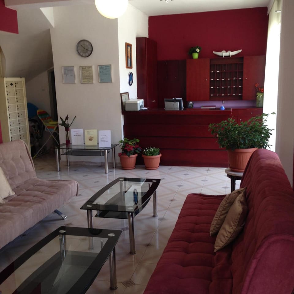 Shared lounge/TV area