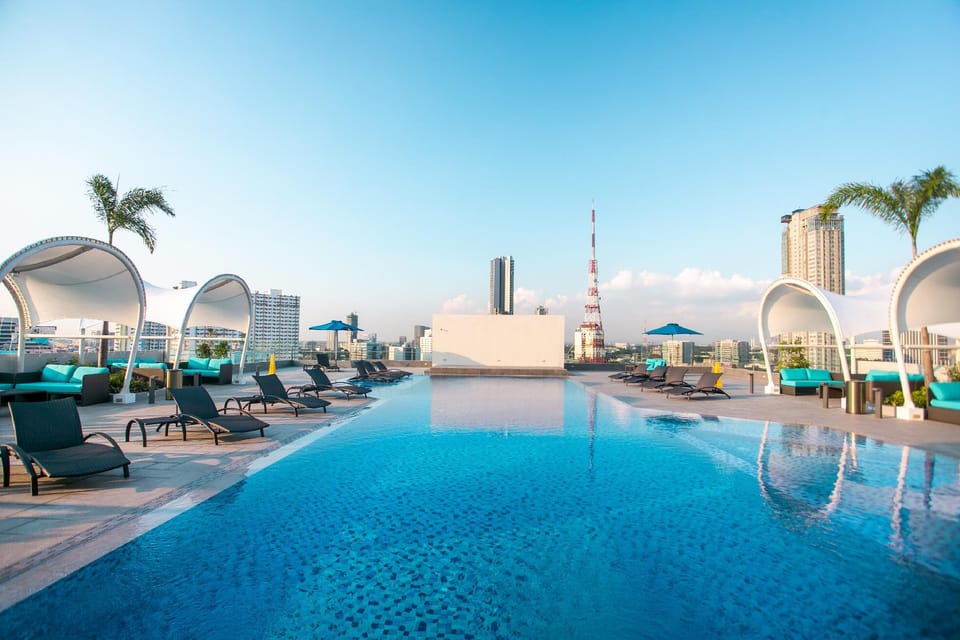 Swimming pool [outdoor]