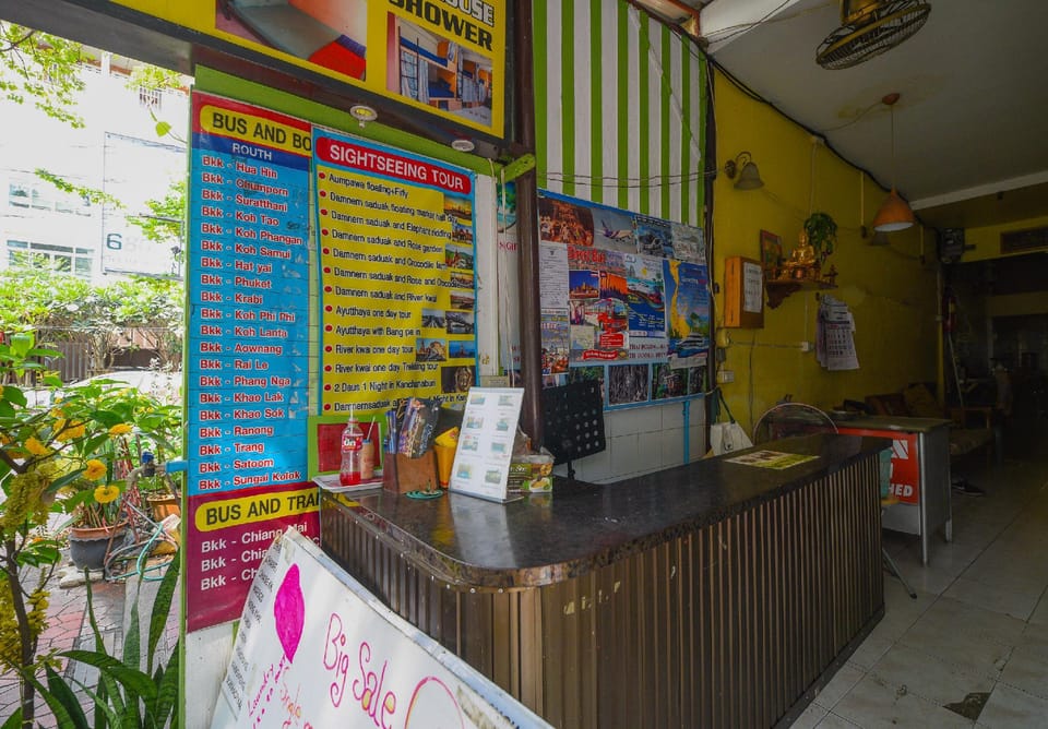OYO 938 Place Inn Hotel in Bangkok