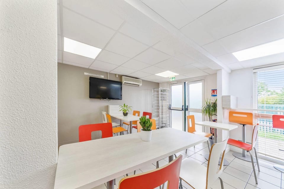 Kyriad Direct Annemasse - Genève Hotel in Annemasse