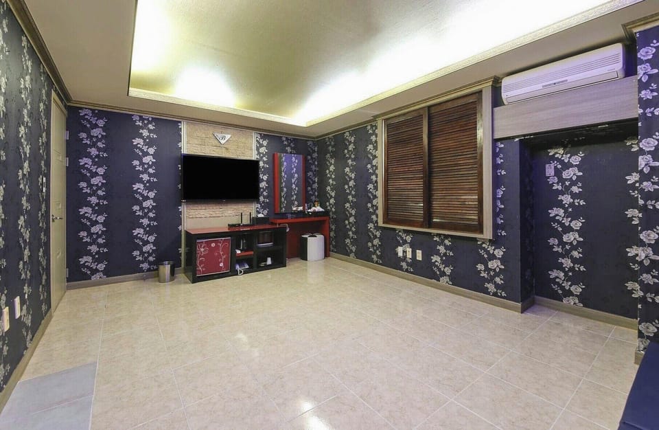 Brown Hotel Motel in South Korea