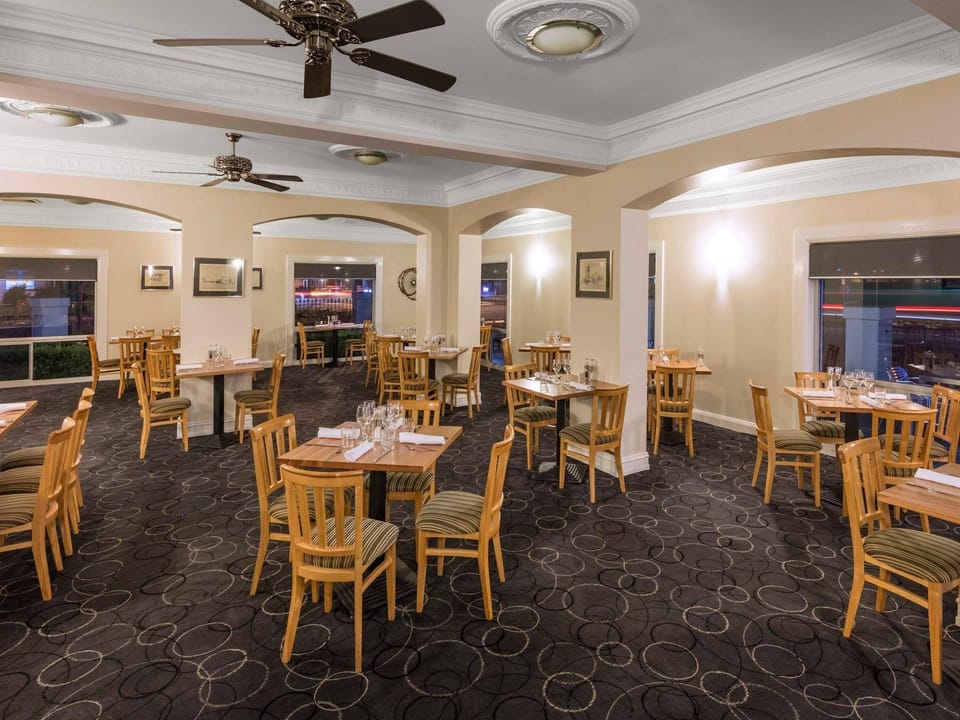 Mercure Wagga Wagga Hotel in North Wagga Wagga