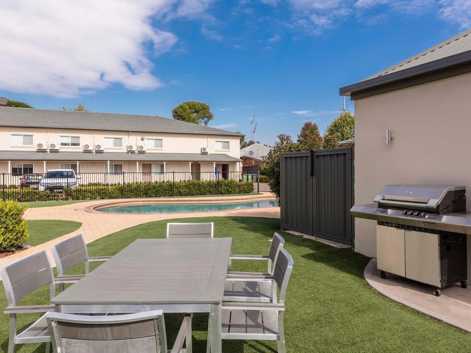 Mercure Wagga Wagga Hotel in North Wagga Wagga