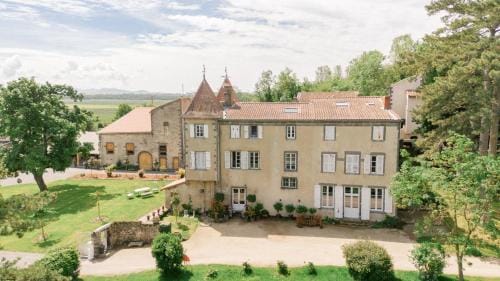Chambres d'hotes Chateau de Bourrassol Hotel in Auvergne-Rhône-Alpes