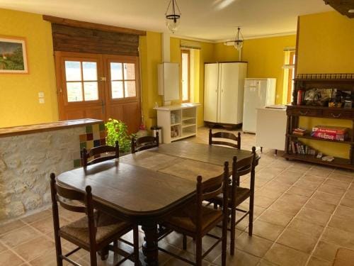 Chambres et table d'hotes : LES SENTIERS DE LA BREME Hotel in Bourgogne-Franche-Comté