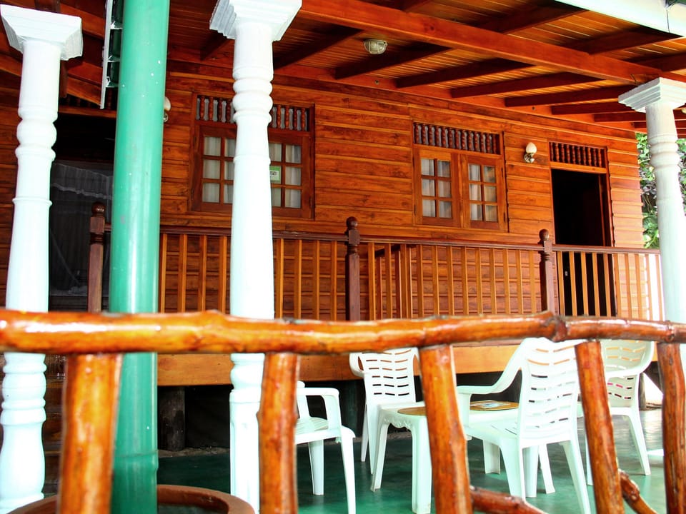 Sea Breeze Lodge Lodge in Mirissa