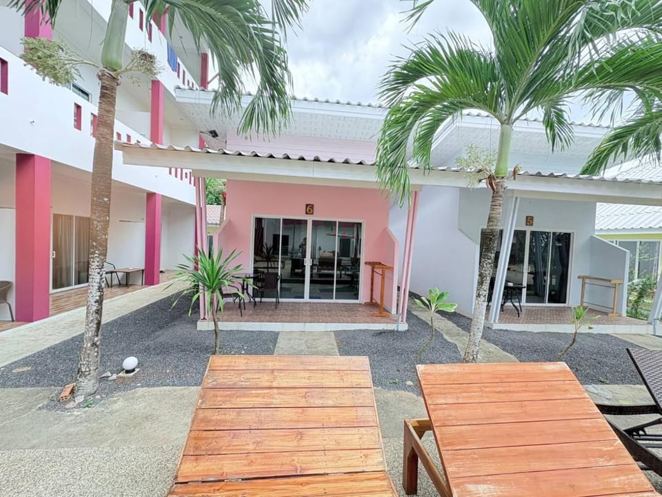 Summer House 2 Resort in Khuekkhak