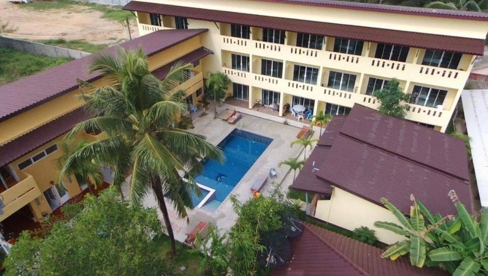 Summer House 2 Resort in Khuekkhak