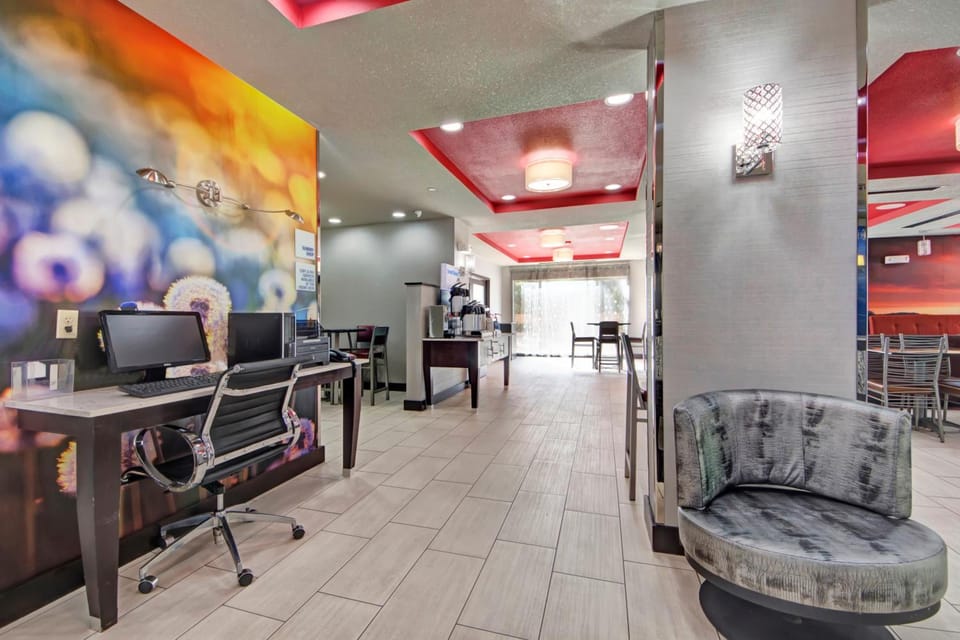 Holiday Inn Express and Suites Oklahoma City North By IHG Hotel in Oklahoma City