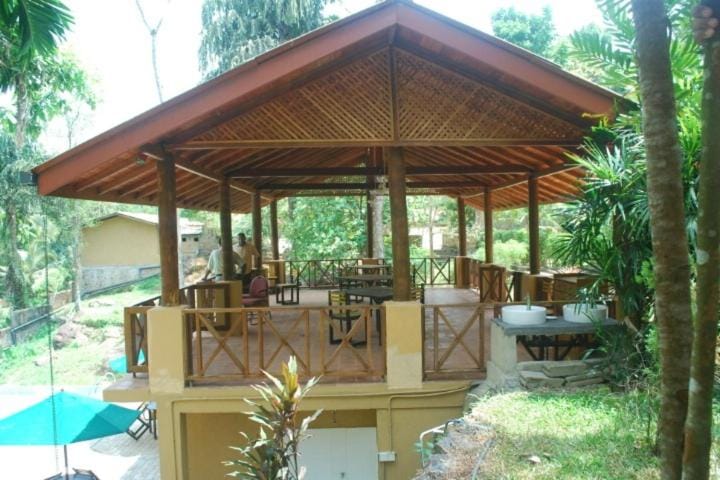 Bopath Falls Rock Chalets Hotel in Western Province