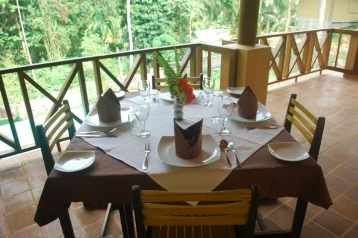 Bopath Falls Rock Chalets Hotel in Western Province