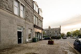 West End Retreat - SJA Stays - 2 Bed Apartment Hotel in Aberdeen