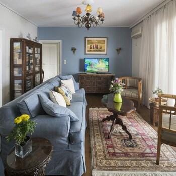 Unique flat with sea view Hotel in Alimos