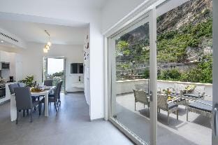 Villa Donna Rachele - Sea view Jacuzzi and Free Parking Hotel in Amalfi
