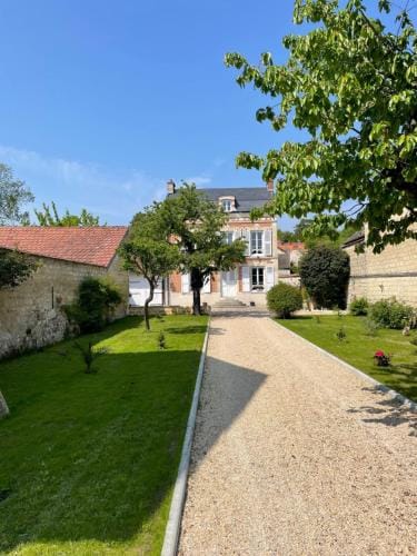 La Maison du Pere Pilon avec petit dejeuner Hotel in Île-de-France