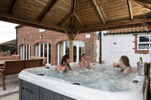 Manor Farm Holiday Cottages Hotel in Reighton