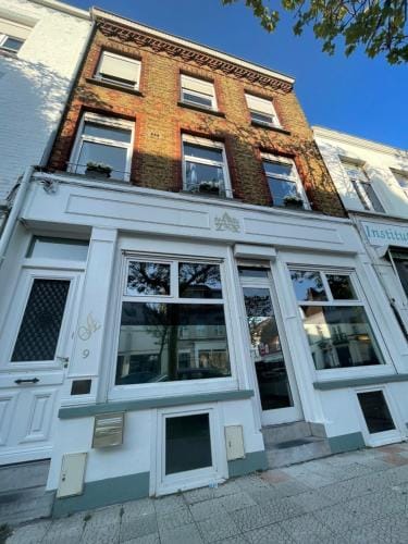 Villa Artiz Hotel in Dunkirk