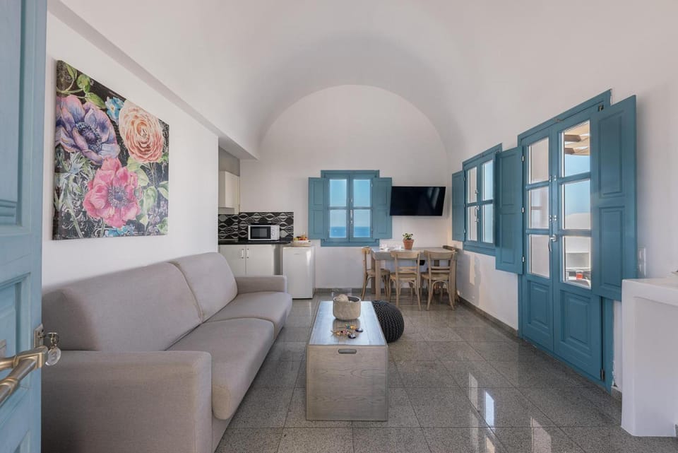 GTK Santorini Oia Sunset Villas Hotel in Oia