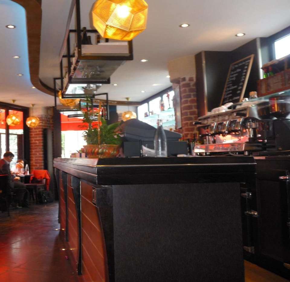 Cafe Hotel de l'Avenir Hotel in Île-de-France