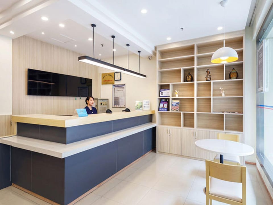 Hanting Hotel Hangzhou Central Wulin Square Metro Station Hotel in Hangzhou