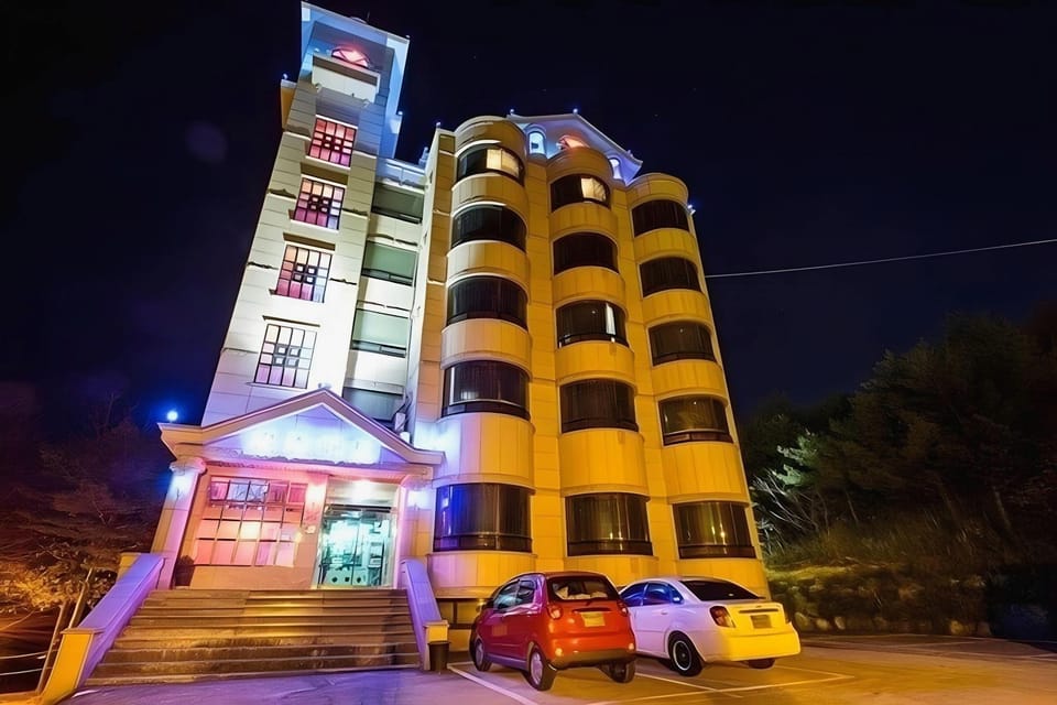 Carlsbed Motel Motel in South Korea