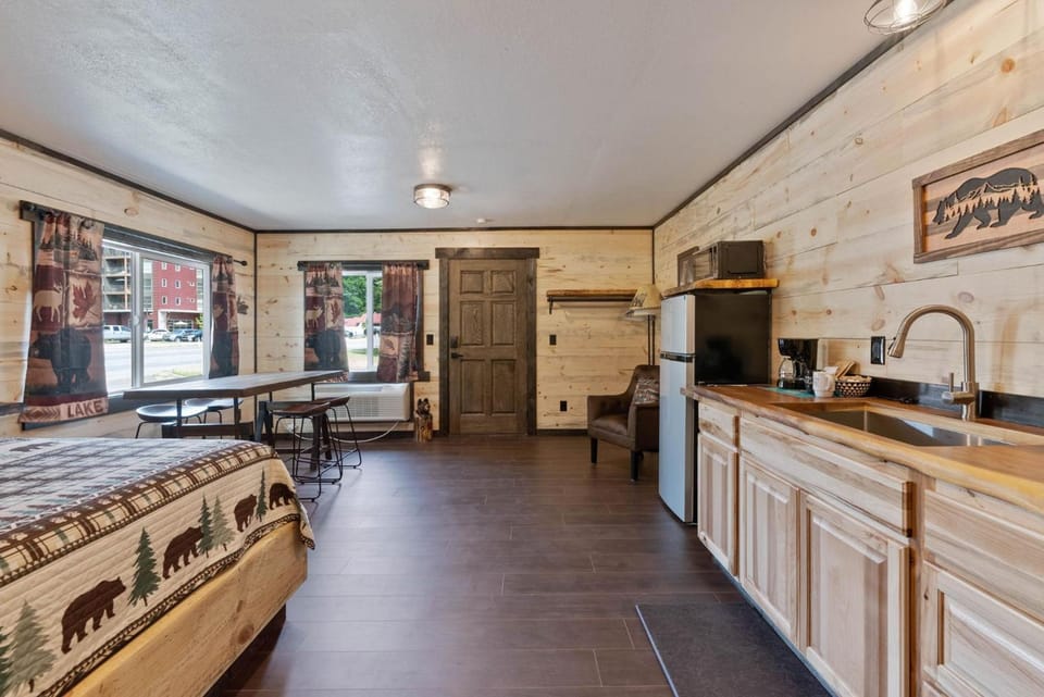 Lake Village Lodge Hotel in Coeur dAlene