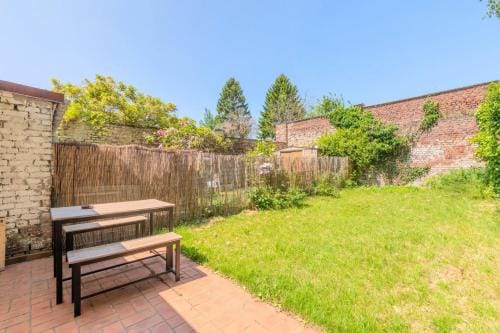 Spacious house with 4 bedrooms & garden, near tram Hotel in Flanders