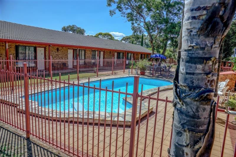 Swimming pool [outdoor]
