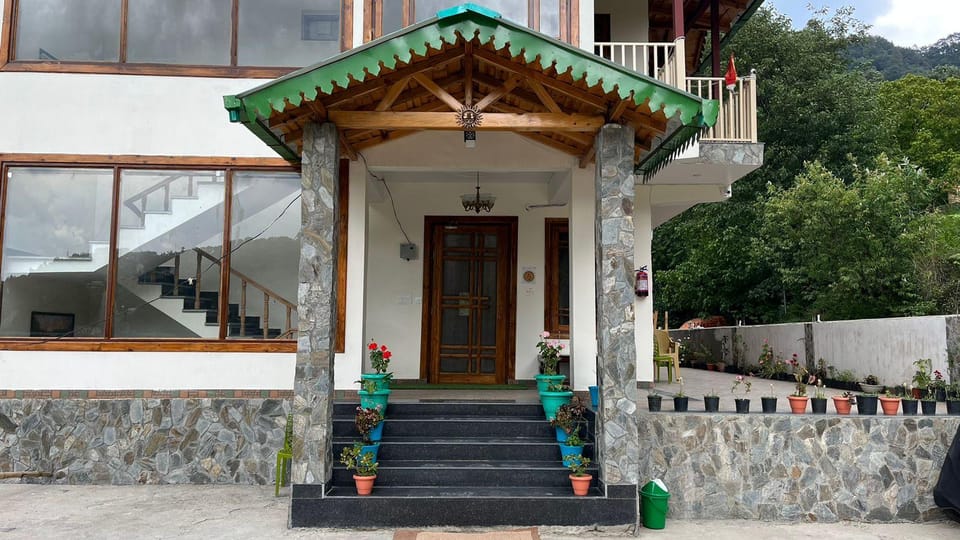 Peach Farmstay Hotel in Uttarakhand