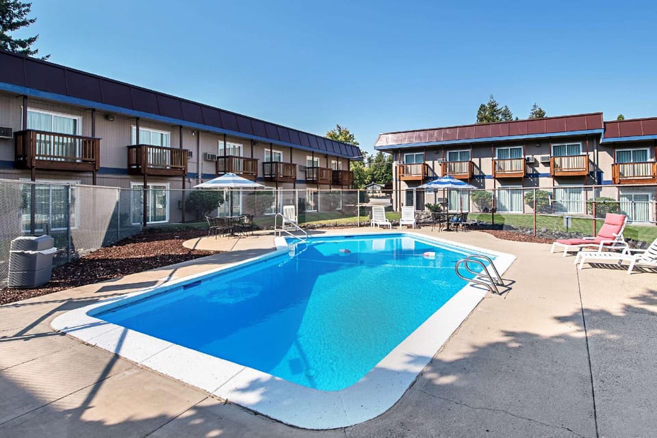 Rodeway Inn Enumclaw Mount Rainier-Crystal Mountain Area Hotel in King County