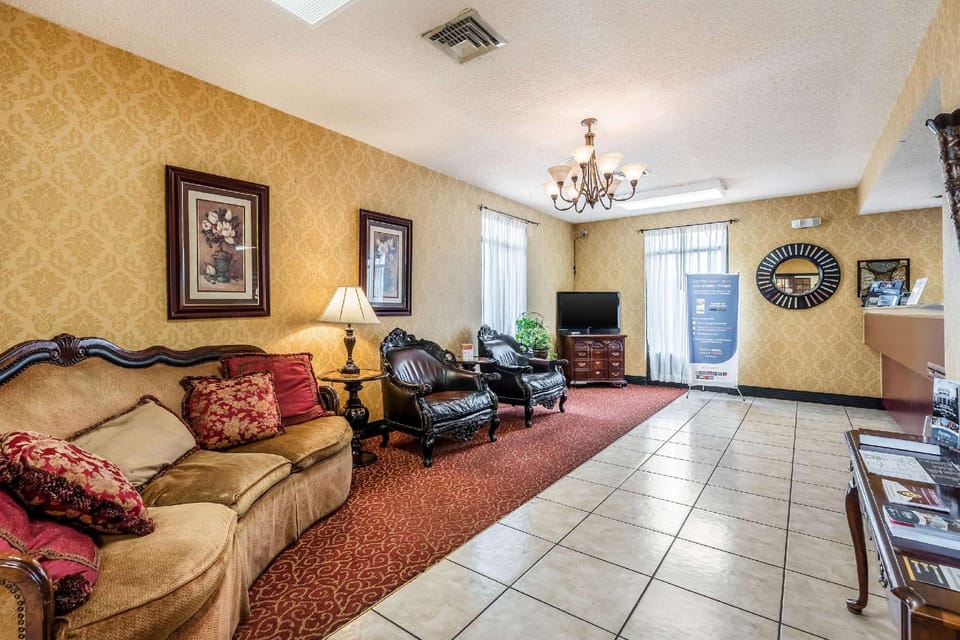 Econo Lodge Columbus near Airport Hotel in Columbus