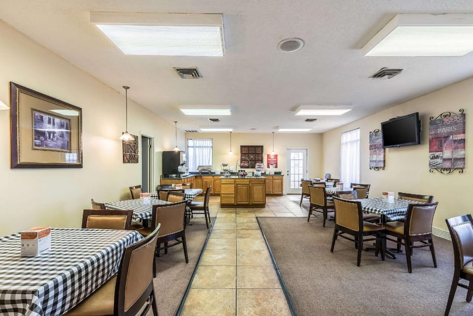 Econo Lodge Columbus near Airport Hotel in Columbus