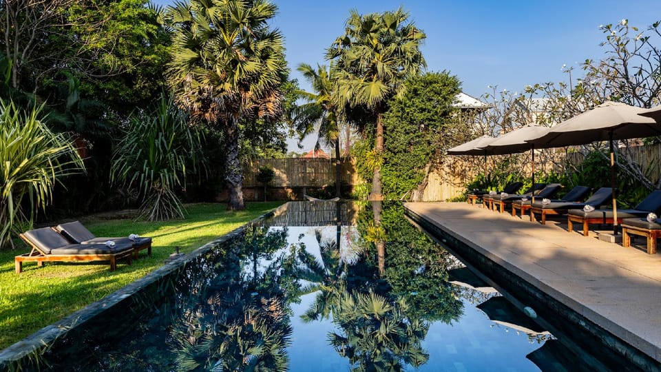 Swimming pool [outdoor]