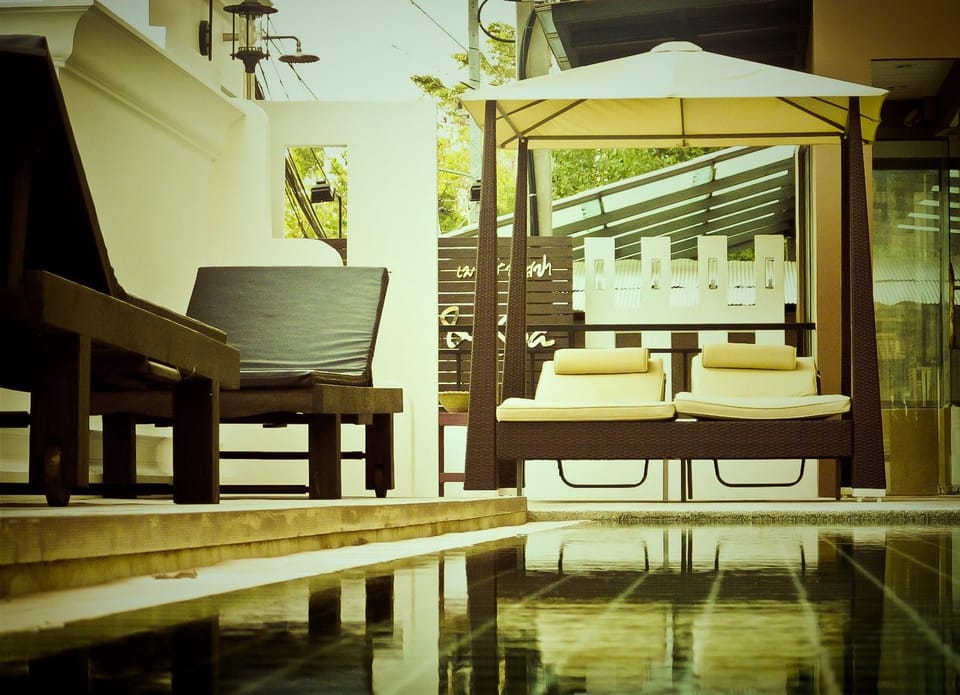 Swimming pool [outdoor]