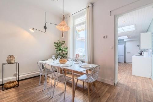 4 bedroom & 4 bathroom house near Parc Barbieux Hotel in Hauts-de-France