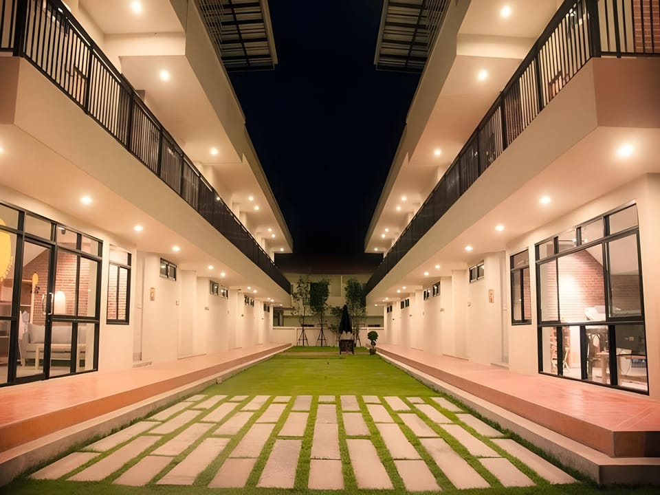 Yellow Moon Hotel Hotel in Pattaya City