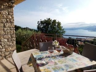 sunny villa apartment Hotel in Lake Garda